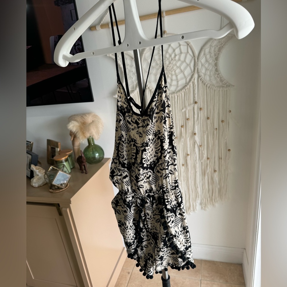 Black&white print romper low back with pockets
